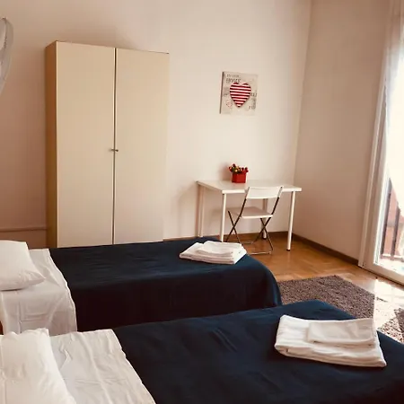 Boarding House International Apartahotel