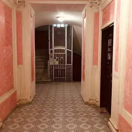 Boarding House International Aparthotel *